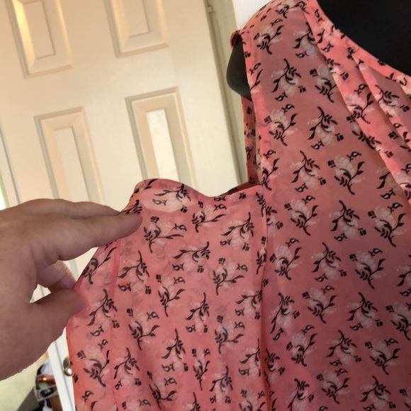 Beautiful Cold Shoulder Top Sz 1X - Picture 3 of 10